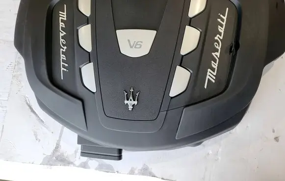 Engine cover (trim)