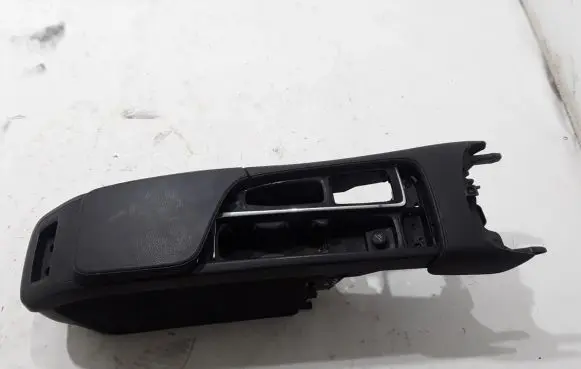 Volvo S90, V90 Armrest