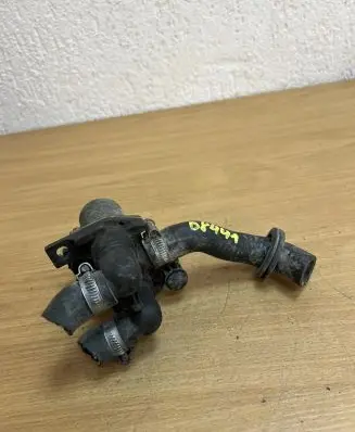 Mercedes-Benz E W124 Coolant heater control valve 1147412015 D8441
