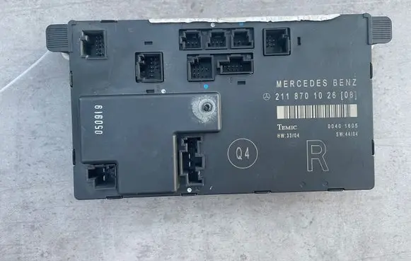 Mercedes-Benz E W211 Door control unit/module 2118701026
