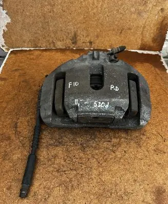 BMW 5 F10 F11 Front brake caliper 6030348