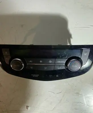 Nissan Qashqai Climate control unit 275004EA0A 201592