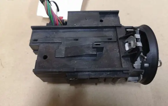 Volkswagen PASSAT B6 Ignition lock 3C0905843
