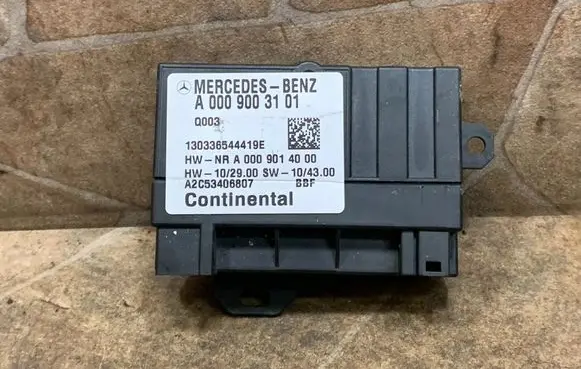 Mercedes-Benz E W212 Fuel injection pump control unit/module A0009003101