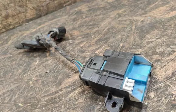 Volkswagen Tiguan Fuel pump relay 6N0201320A