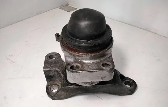 Mazda CX-7 Engine mount bracket