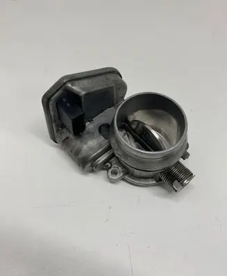 BMW 1 E81 E87 Throttle valve 7804373 B80702002