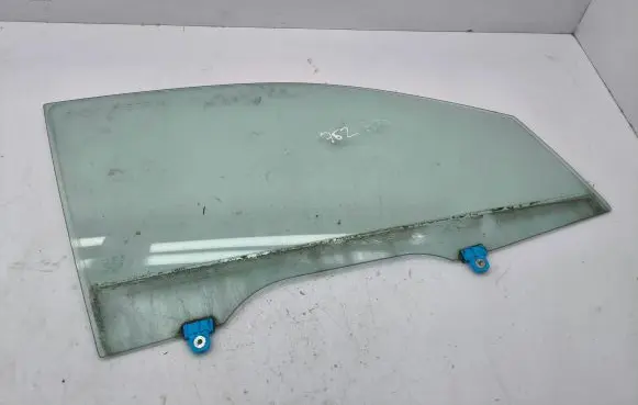 Mitsubishi Outlander Front door window glass four-door