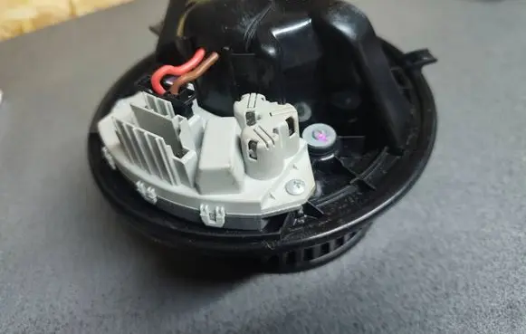 BMW 1 E81 E87 Interior heater climate box assembly housing 64116933663