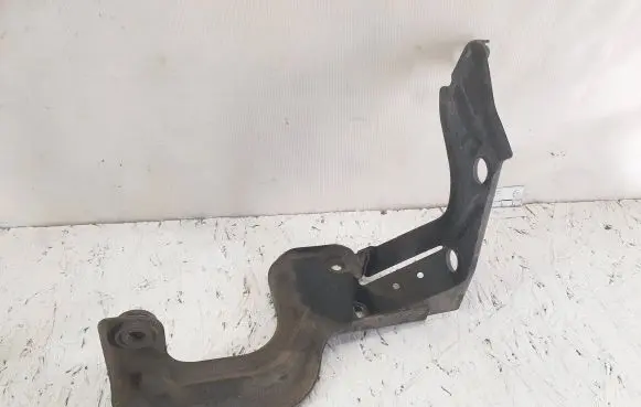Audi A6 S6 C6 4F Intercooler pipe mounting bracket 4F0145814
