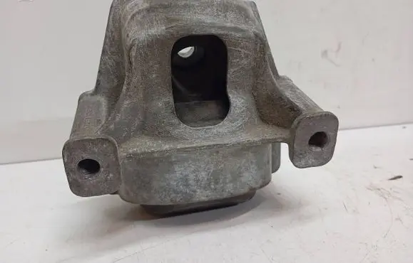 Audi A4 S4 B7 8E 8H Engine mount bracket