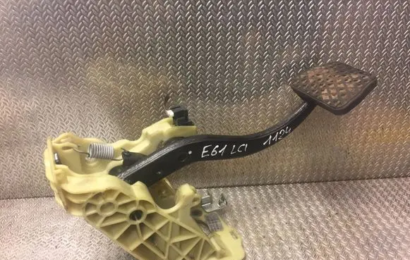 BMW 5 E60 E61 Brake pedal 6769224