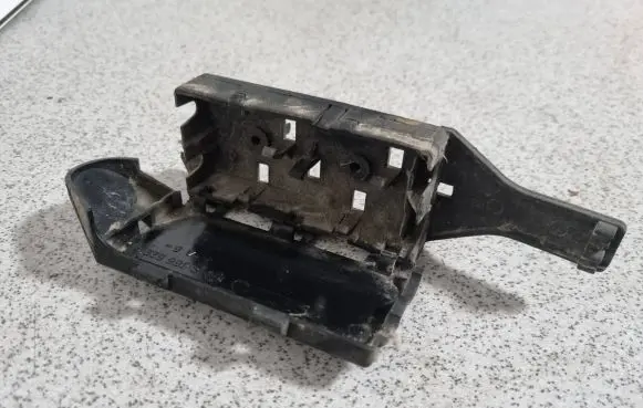 BMW 7 E38 Other engine bay part 8365529