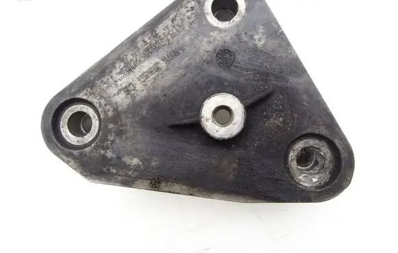 Jaguar XF X250 Engine mounting bracket 4R8Q8680CB