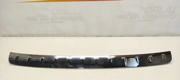 Rear bumper trim bar molding