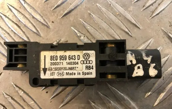 Audi A4 S4 B6 8E 8H Airbag deployment crash/impact sensor 8E0959643D 200371
