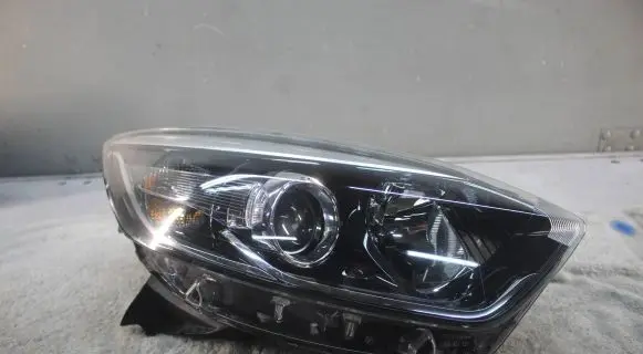 Renault Captur Headlight/headlamp 260102734R 030128121200 06712202