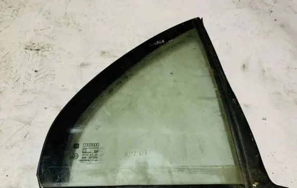 Opel Omega B1 Rear vent window glass 