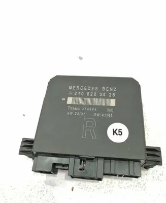 Mercedes-Benz E W210 Door control unit/module 2108203426