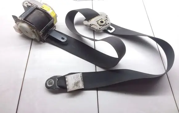Toyota Yaris Front seatbelt C8027 T2701