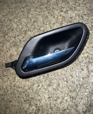 BMW 5 E39 Front door interior handle 8226049