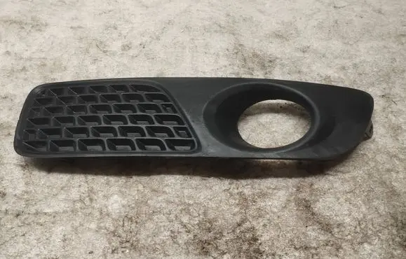 Volvo V70 Front fog light trim/grill 30678640 BP3ED