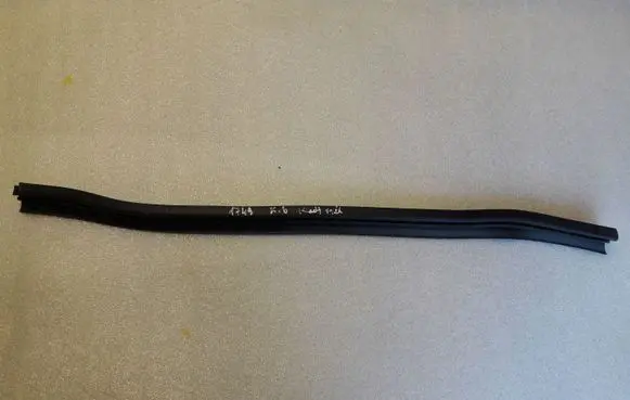 Renault Kadjar Rubber seal rear door window/glass 