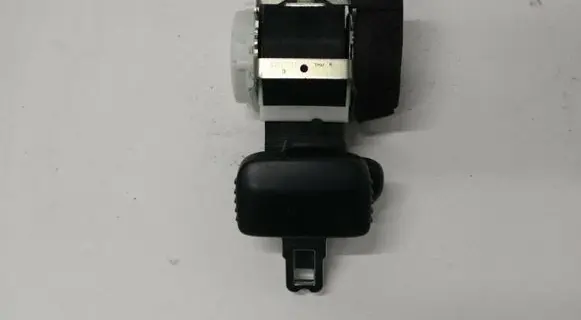 Middle seatbelt (rear)