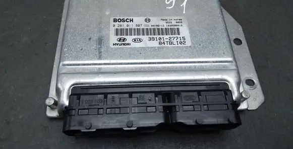Volkswagen Golf III Engine control unit/module ECU 3910127715 0281011807
