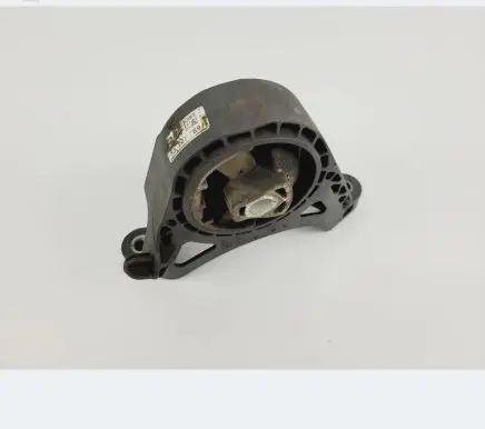 Opel Insignia A Engine mount bracket 13227769