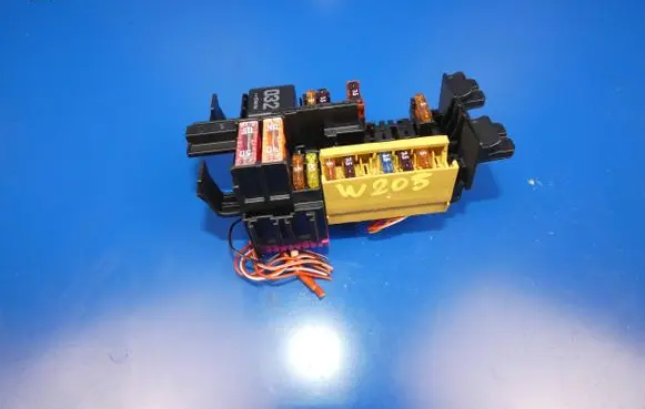 Mercedes-Benz C W205 Fuse module A2059067200 1503022725 19261000002