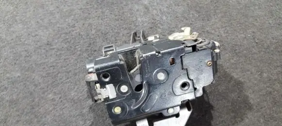 Audi A4 S4 B6 8E 8H Front door lock 4B2837016G