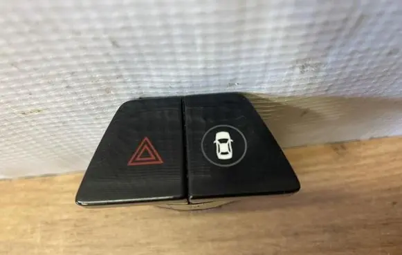 BMW 5 G30 G31 G38 Hazard light switch 9423271