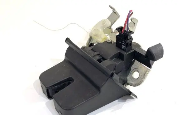 Skoda Superb B6 (3T) Tailgate exterior lock 3T9827520