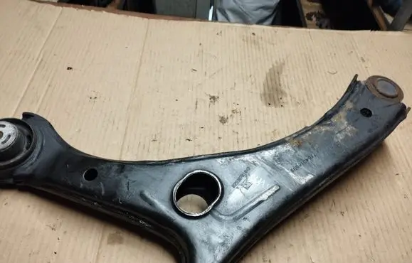 Chrysler Voyager Front lower control arm/wishbone