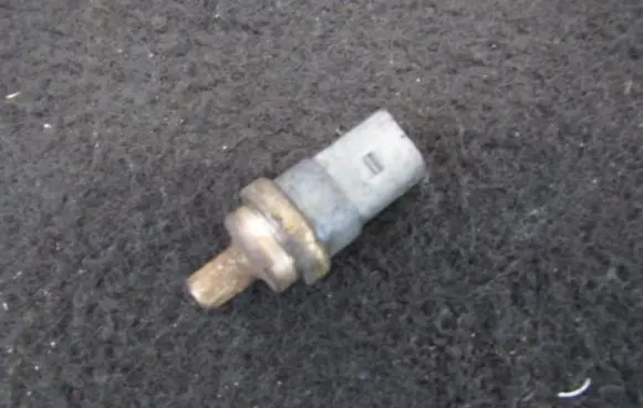 Audi A4 S4 B5 8D Coolant temperature sensor 06a919501a
