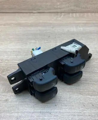 Hyundai Santa Fe Electric window control switch 9357026000 WithPlug