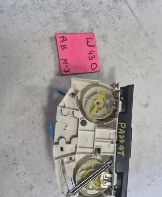 Volkswagen PASSAT B5 Climate control unit 1J0819045