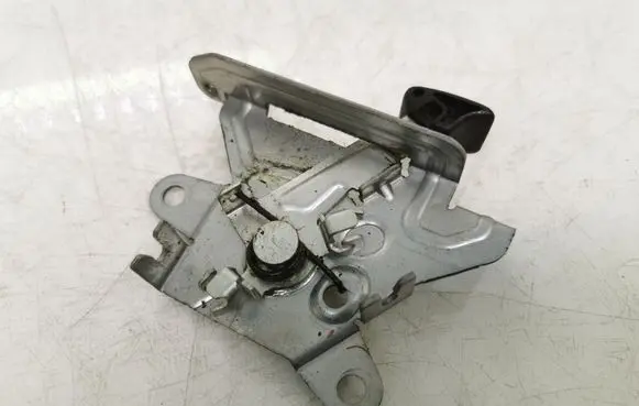 Mitsubishi Outlander Tailgate release/open handle 