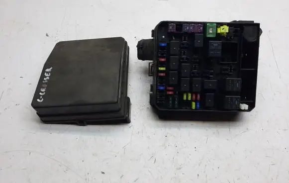 Mitsubishi Outlander Fuse box cover Pr074-00000