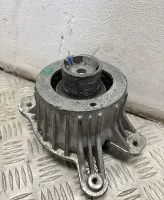 Mercedes-Benz C W205 Engine mount vacuum valve A2052407700