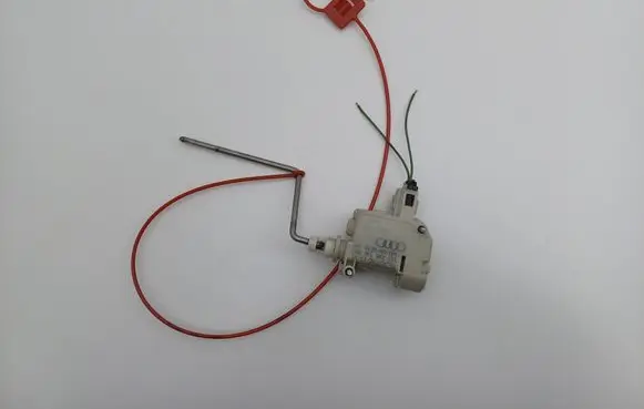 Audi A4 S4 B6 8E 8H Fuel tank cap lock 8E0862153