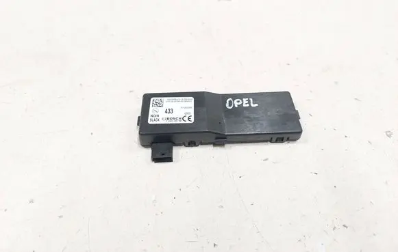 Opel Insignia A Door central lock control unit/module 13503204 F00HJ00491