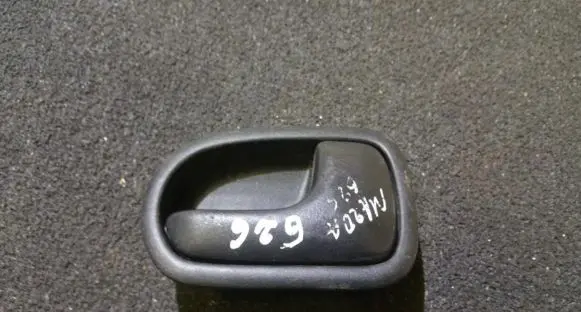 Mazda 626 Front door interior handle dh22i