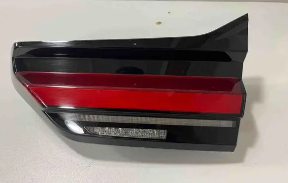 Tailgate rear/tail lights