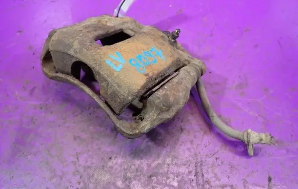Honda CR-V Front brake caliper