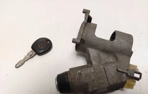 Volkswagen PASSAT B3 Ignition lock 357905851 VWLK101