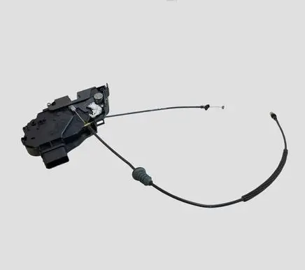 Volvo C30 Front door lock 30799311