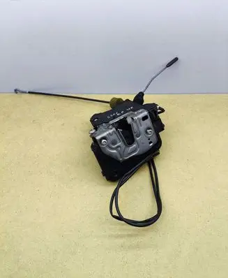 Mercedes-Benz E W211 Front door lock 2117200435 7200435