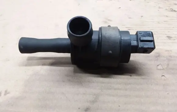 Volvo V70 Vacuum valve 8653909
